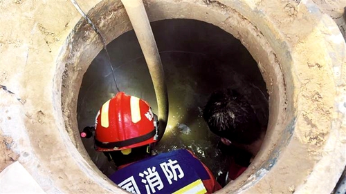 吳忠消防員成功救出被困維修工