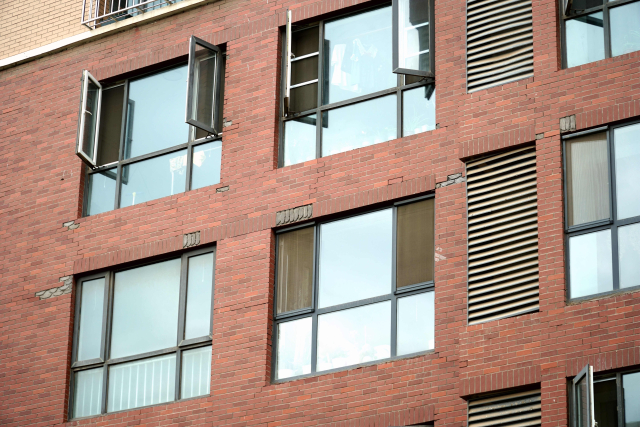 住房滲水壁布發霉,房屋漏雨到底由誰擔責?